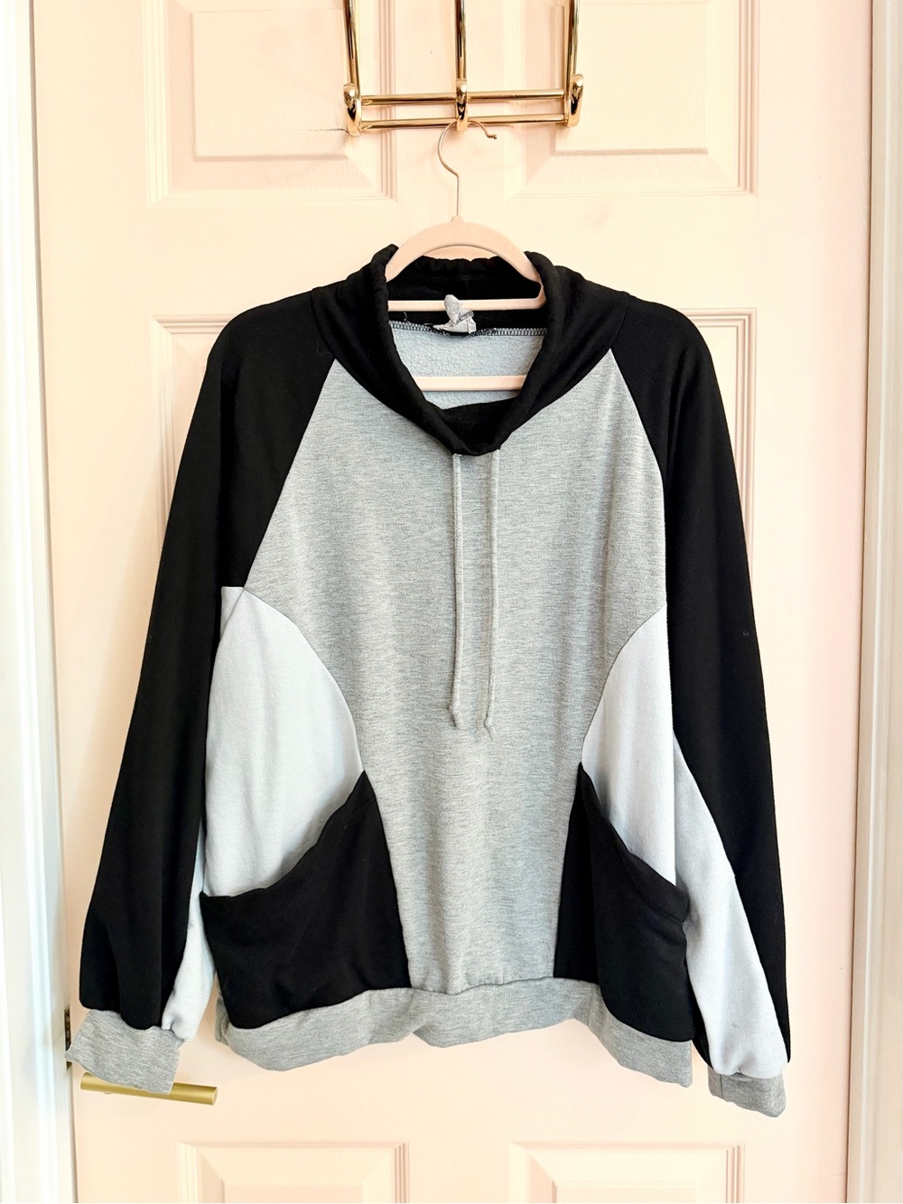 $5 SALE Bibi athletic pullover